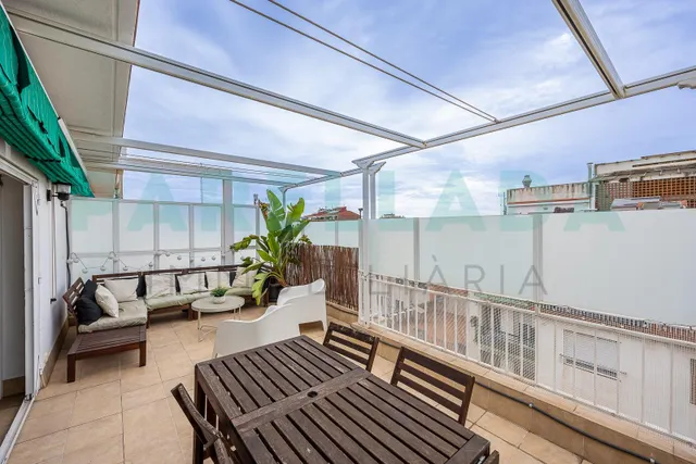 Ático exclusivo con dos terrazas y vistas al mar en el centro de Badalona — 11