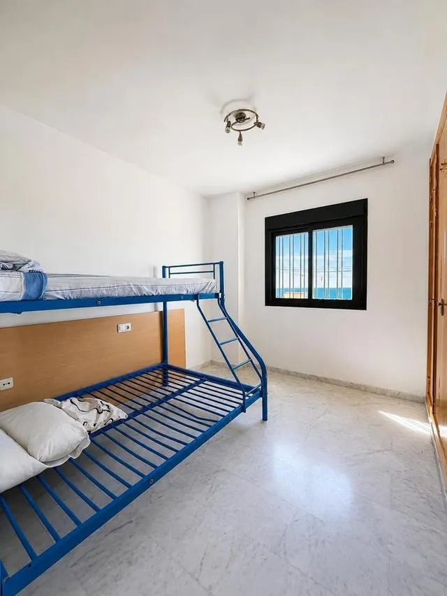 Piso en esquina con vistas al mar y acceso directo a piscina | Torrequebrada — 17