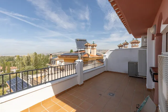 Adosada con 4 dormitorios, amplias terrazas y vistas a Granada y sierra nevada — 35