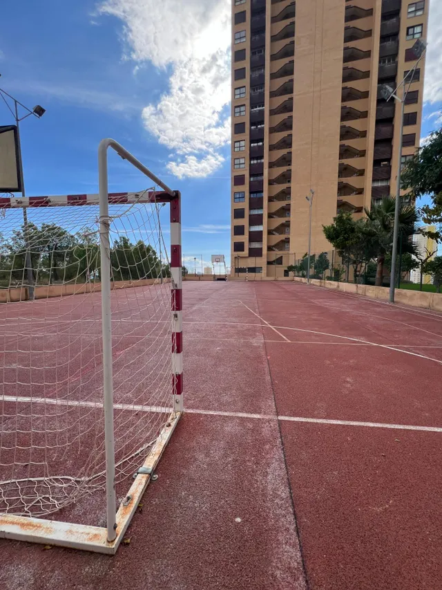 Piso en presidente adolfo suarez (playa poniente) — 25