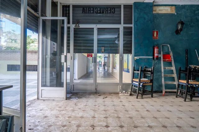 Local comercial amplio y polivalente en zona peatonal – La Chana, Granada — 22
