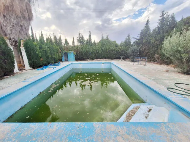 CHALET MUY AMPLIO EN LEDUA — 12