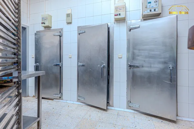 “Restaurante con licencia en 1.993 m2 de parcela y potencial para 3 viviendas en Hita” — 29