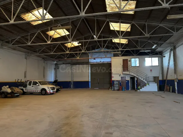 Espectacular Nave de 1.200m2 en La Mina - Pacheco y Torrens - foto 3