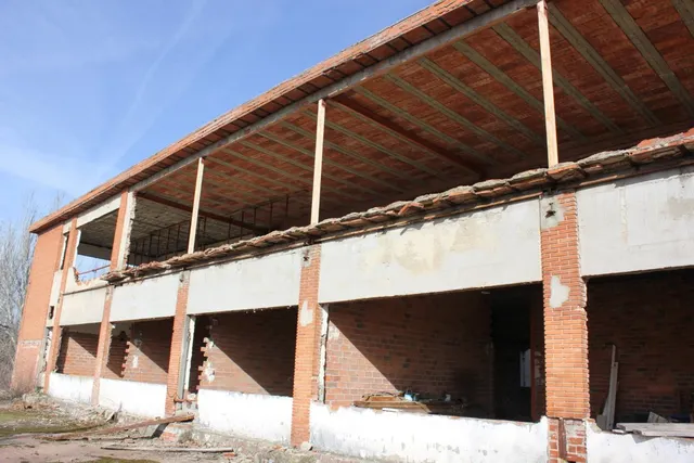 EN VENTA EDIFICIO EN CIGALES — 24