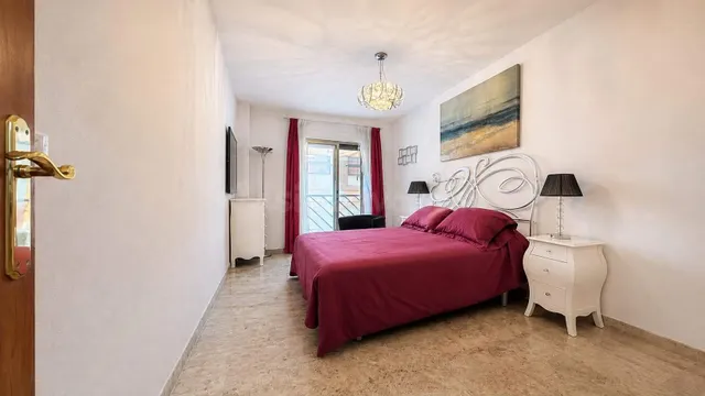 Elegante vivienda en esquina con garaje OPCIONAL en pleno ce - foto 3