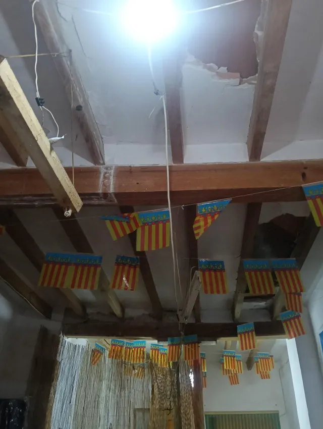 Oportunidad de Inversión en Sella: Casa de Pueblo para Reformar por solo €59,000 — 23