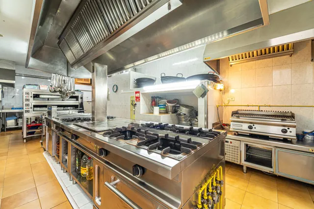Restaurante de 541m2 en pleno funcionamiento en Maria de la Salud — 9