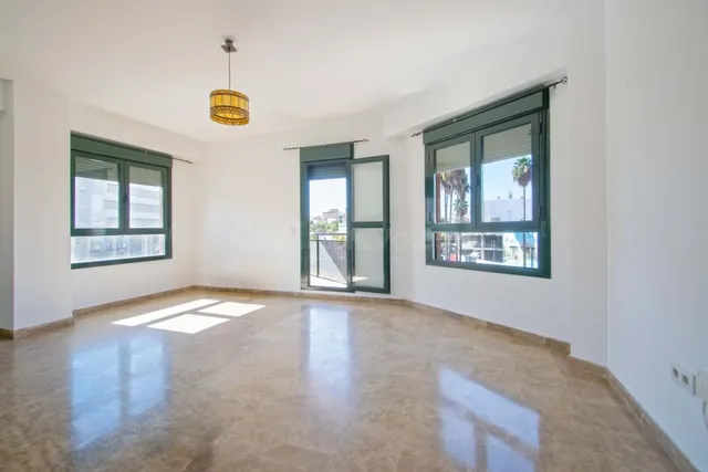 Estupendo piso en Camas con terraza, plaza de garaje y trastero!!!! — 2