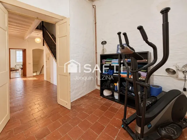 Casa céntrica con patio y 6 habitaciones en Mahón. — 23