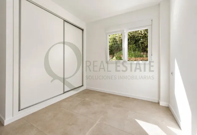 Chalet independiente con jardín y amplias terrazas en Lanuza, El Campello. — 20