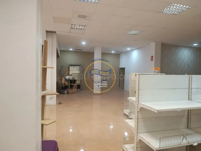 Amplio local planta baja chaflanero en venta y alquiler en O - foto 2
