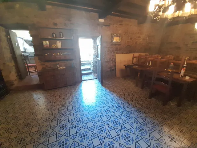CASA ESTILO RUSTICO CON JARDIN EN CANEDO. EL BIERZO — 12