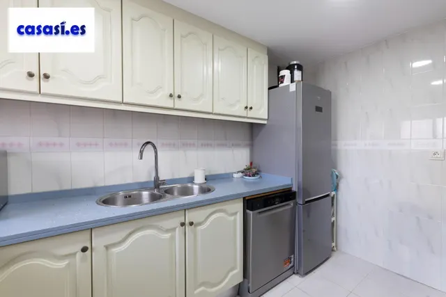 Casa independiente con piscina en La Zubia. — 10