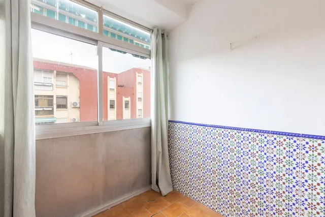 Piso ideal para inversión con alta rentabilidad junto a facultades de  Cartuja en Granada — 17