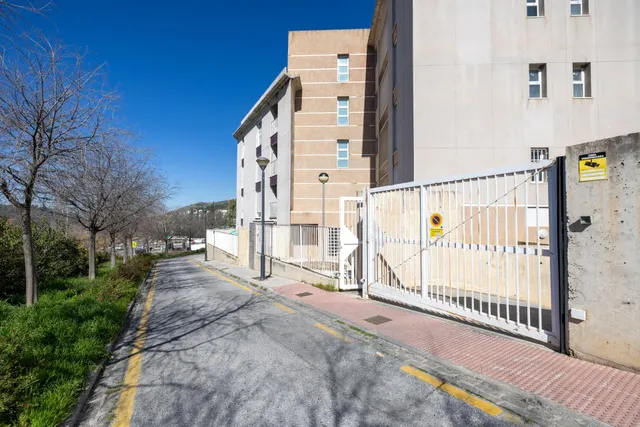 **Piso en venta en Carretera de la Sierra - Oportunidad única** — 33