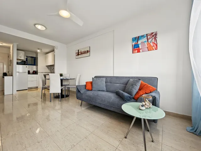 Apartamento reformado con vistas al mar en Campoamor - foto 3