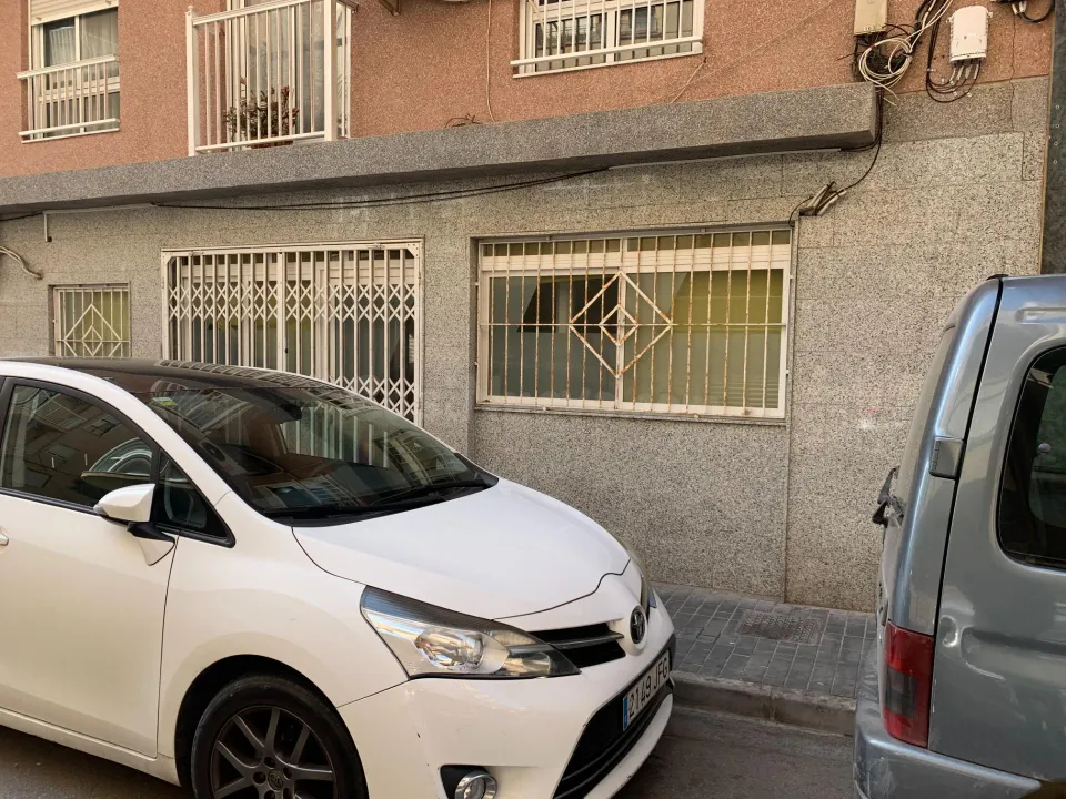 Local-trastero en alquiler en el centro de Santa Pola.