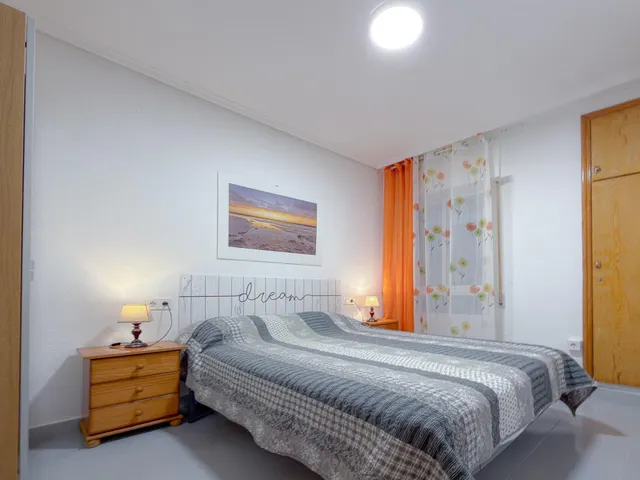 Playa de los Locos! Acogedor apartamento semireformado con ubicación privilegiada, a solo 170 mts del mar — 20