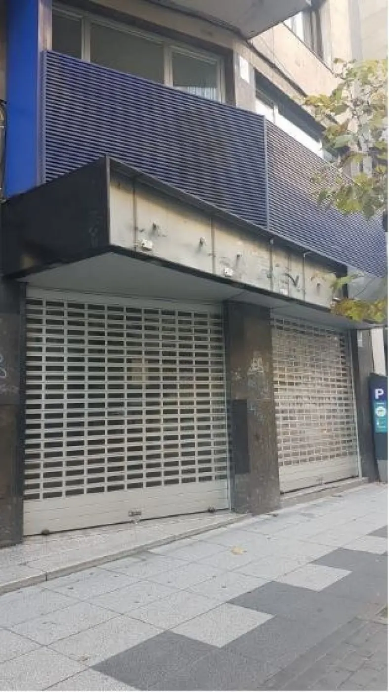 Urbis te ofrece un espacioso local comercial en alquiler en Torres Villarroel