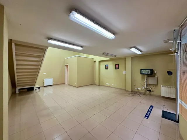 LOCAL COMERCIAL-ZONA TEMPLE — 18