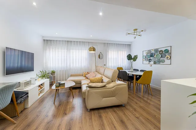 Dúplex de 3 dormitorios con terraza, garaje y trastero a poc