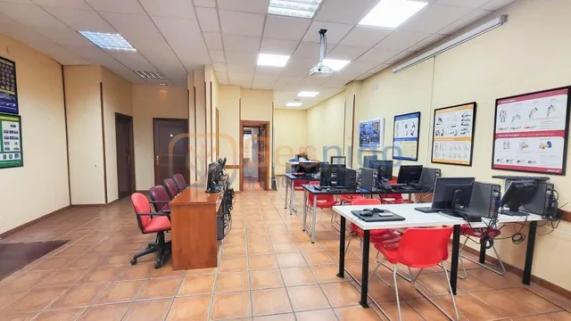 LOCAL EN ALQUILER totalmente acondicionado en Via Roma en Se - foto 3