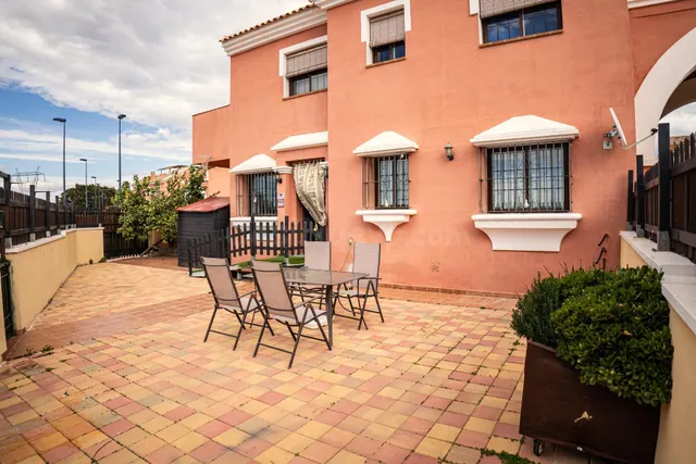 Planta baja tipo bungaló en esquina con 103 m2 de jardín en  - foto 3