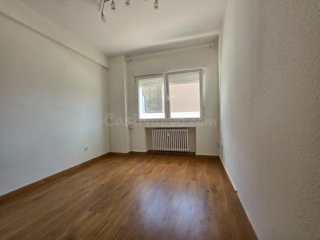 Amplio piso de 157 m2 con terraza, garaje y vistas al Retiro en Jerónimos — 11