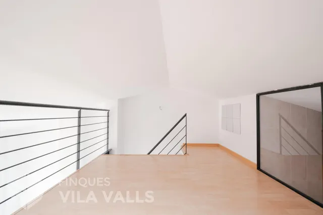 Piso dúplex en pleno centro de Caldes. Ascensor, terraza, 2 balcones y parking incluido. — 32