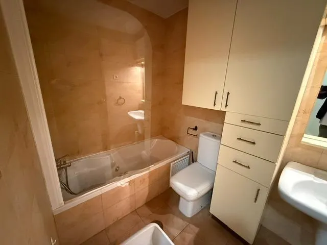 Alquiler apartamento amplio juan de borbon, 2 dormitorios, 2 baños, garaje , amueblado, luminoso — 24