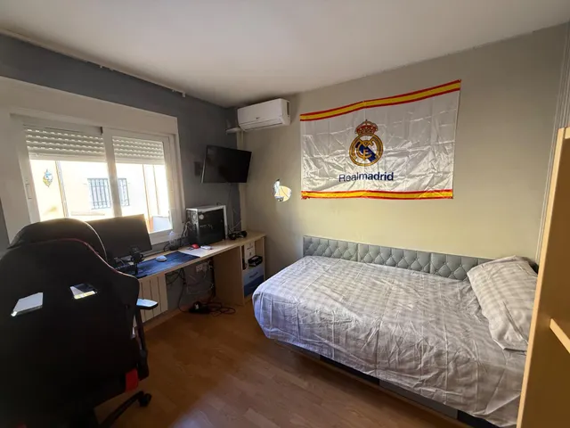 Venta de chalet adosado en el centro de Gójar. — 23