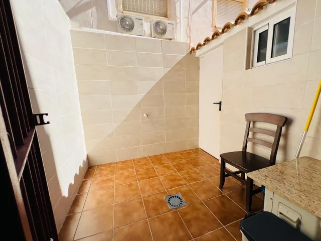 Chalet adosado de 3 dormitorios con terraza y piscina comunitaria en Playa Flamenca — 19