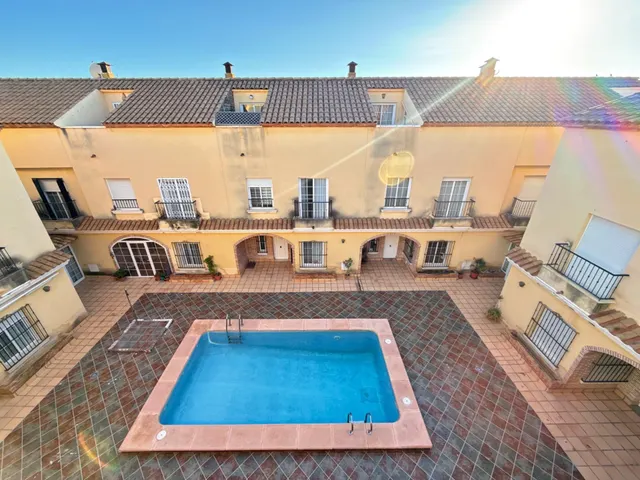 Bungalow con jardín privado, garaje y piscina comunitaria en Santa Pola — 37