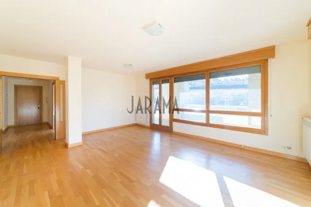 PISO NUEVO DE 4 habitaciones CON VISTAS A LA CASA DEL RELOJ