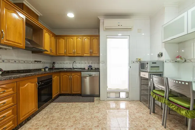 ASCENSOR, 3 habitaciones, 2 BAÑOS, PLAZA DE GARAJE Y TRASTERO Y BALCÓN — 5