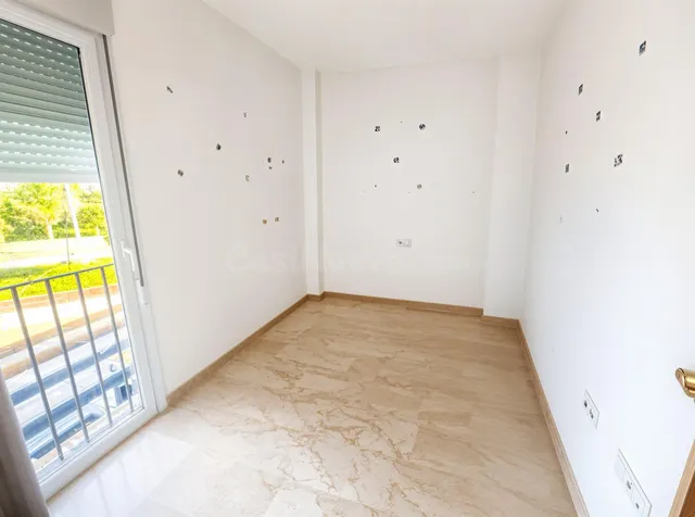 Casa adosada en venta en Utrera – 4 dormitorios, sótano y amplio espacio familiar — 5