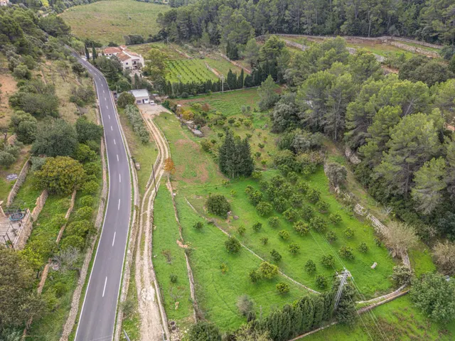 Finca rústica con terreno y casa reformada — 2