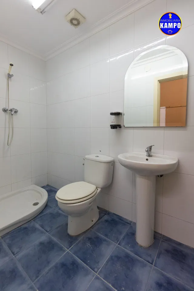 SE ALQUILA LOCAL EN  IRUN , CALLE SAN ISIDRO LABRADOR — 14