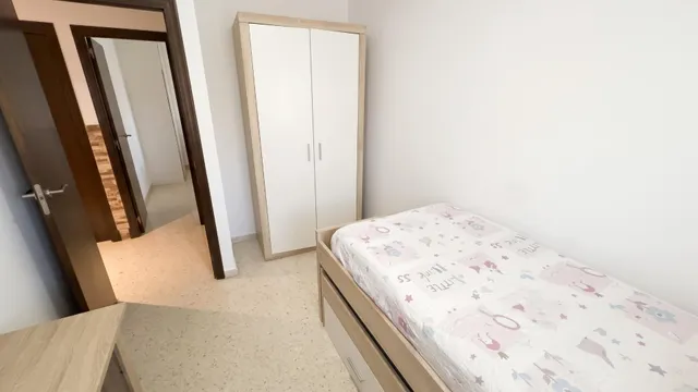 PISO VPO en PLANTA BAJA con PATIO y plaza de GARAJE en la CTRA. de MEDINA. — 13