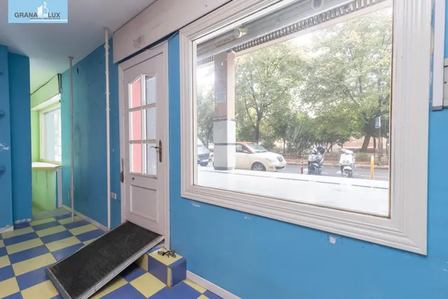 Local comercial en venta en calle agustina de aragón — 9