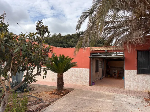 Impresionante Chalet en La Hoya con Amplio Terreno y Piscina — 31
