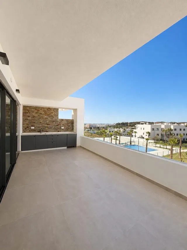 Ático de lujo con piscina infinity privada en Estepona, a 1 km de la playa — 4