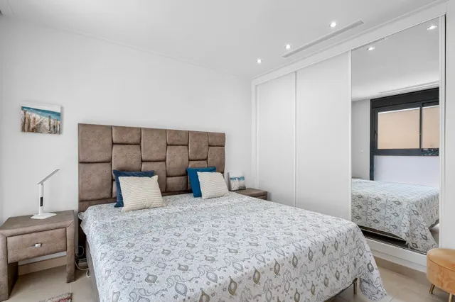 Villa moderna con piscina privada, 3 dormitorios y 3 baños. — 24