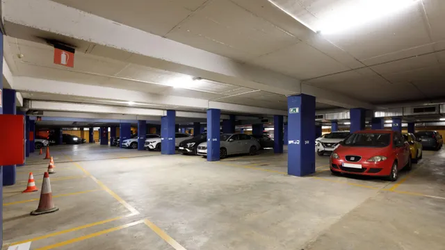 Parking 12m² en alquiler - Zona Franca — 18