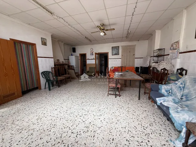 Amplia Casa en Monforte del Cid con Garaje doble y Terraza — 18