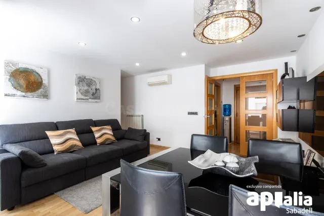 Vivir en “El Barco” de Sabadell: vivienda reformada con pisc - foto 2