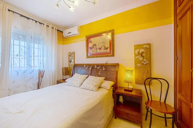 Gran casa unifamiliar con piscina privada, 4 dormitorios y semisótano. — 11