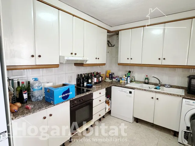 Chalet en residencial con  garaje y terraza, todo amueblado — 7