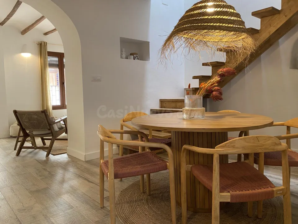Casa de pueblo reformada con 3 dormitorios y terraza en Jalón, Valle de Jalón